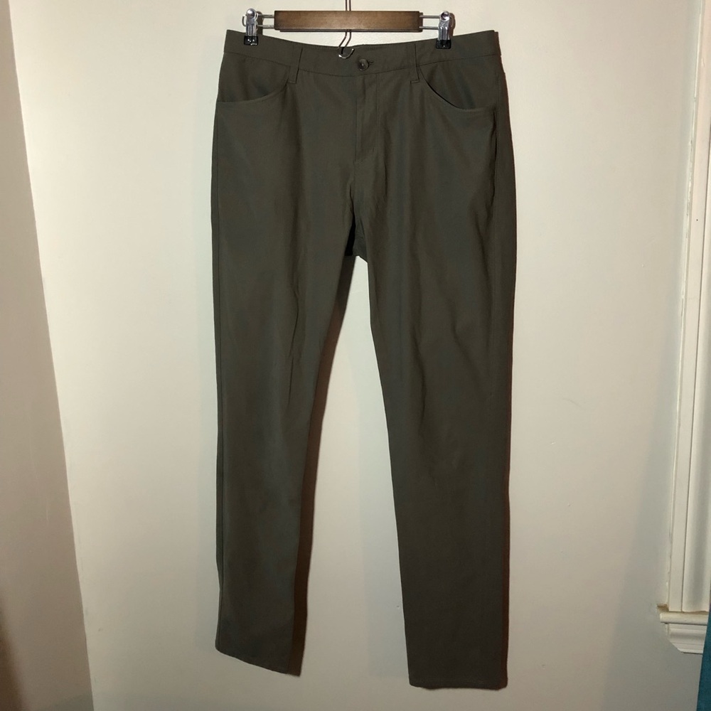 Vuori mens olive green pants 36x34 stretchy commuter athleisure 5 pocket casual